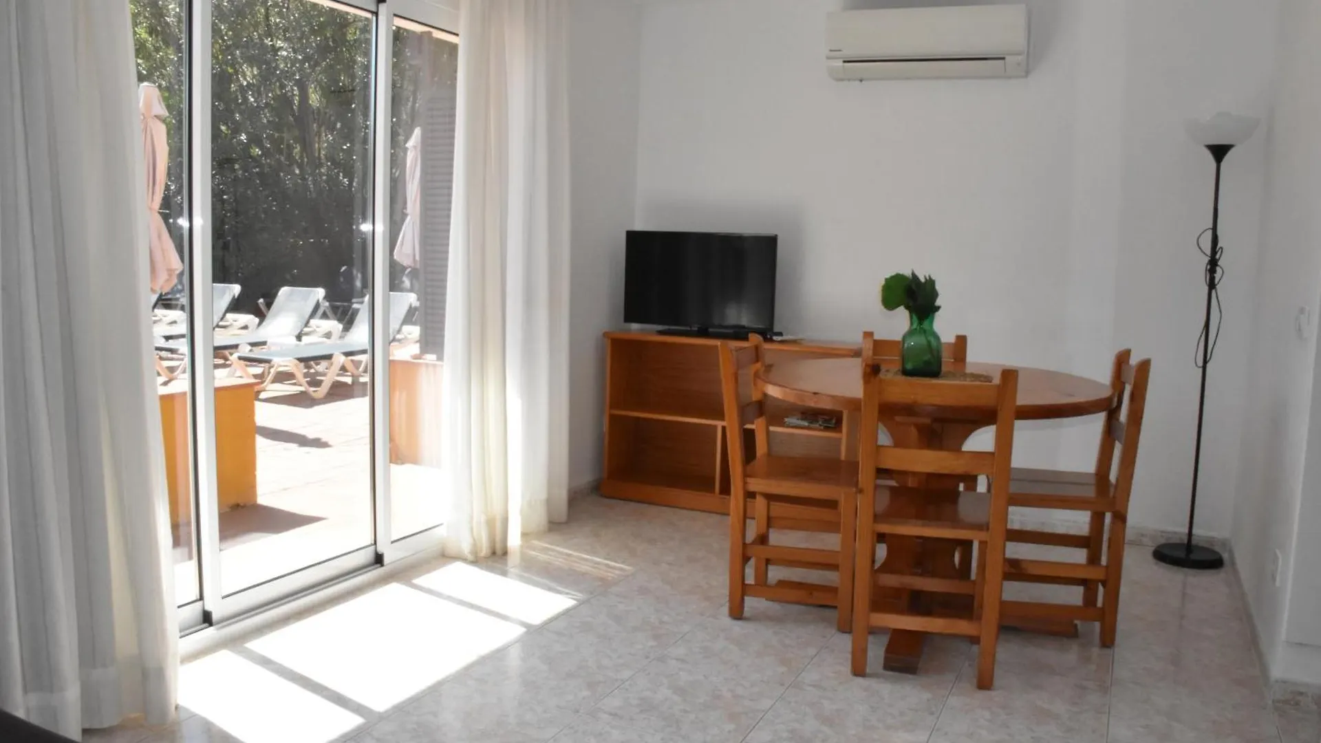 Apartamentos Les Palmeres Platja d'Aro  0*,